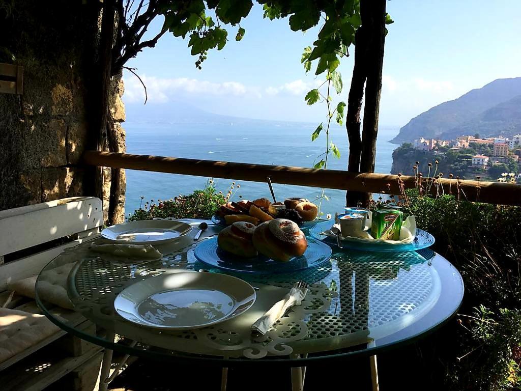 Dimora Del Conte Sorrento Coast Seaview Apartment Вико Екуензе Екстериор снимка